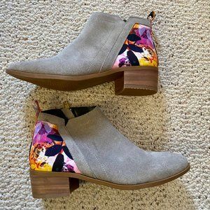 Inkkas Savannah grey suede zip booties w/ bright floral print, women's size 6